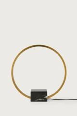 Tivoli lampe de table anneau en bronze. Aromas. Tivoli lampe de table anneau en bronze. Aromas.