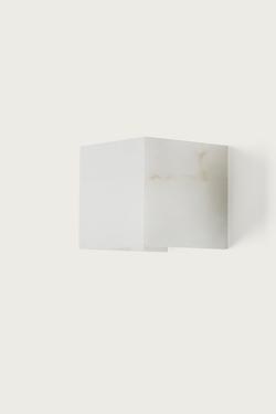 Cube wall lamp in alabaster Vaster. Aromas. 