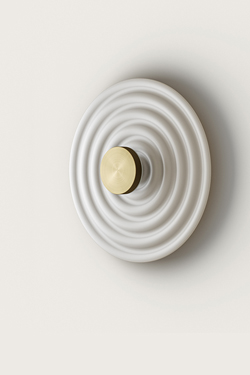Large white and gold wavy disc wall light Rang. Aromas. 