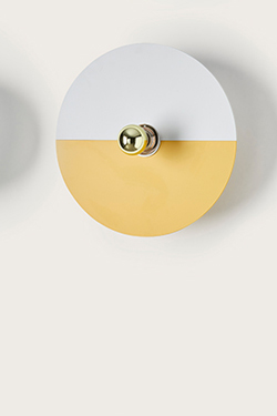 Yellow and white wall lamp Haban . Aromas. 