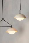 Suspension simple en céramique et verre opale Glaze. Arteriors. 