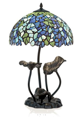 Lampe de table Tiffany pétales bleus. Artistar. Lampe de table Tiffany pétales bleus. Artistar.