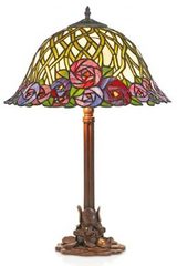 Lampe de table Tiffany pied moulé et motif rosier. Artistar. Lampe de table Tiffany pied moulé et motif rosier. Artistar.