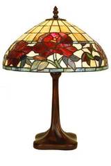 Rose Rouge lampe moyen modèle en verre style Tiffany . Artistar. Rose Rouge lampe moyen modèle en verre style Tiffany . Artistar.