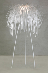Lampadaire blanc trépied, abat-jour en polypropylène Tina. Arturo Alvarez. Lampadaire blanc trépied, abat-jour en polypropylène Tina. Arturo Alvarez.