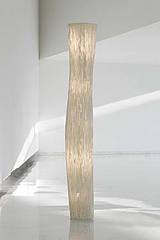 Lampadaire cylindre tissu plissé blanc Gea. Arturo Alvarez. Lampadaire cylindre tissu plissé blanc Gea. Arturo Alvarez.