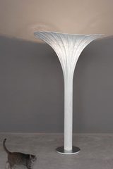 Lampadaire Design, forme végétale Africa. Arturo Alvarez. Lampadaire Design, forme végétale Africa. Arturo Alvarez.