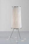 Lampe de table contemporaine blanche Ura. Arturo Alvarez. 