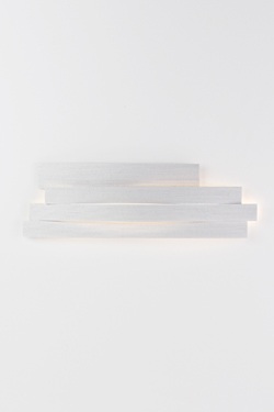 Li long wall lamp in white pressed cellulose. Arturo Alvarez. 