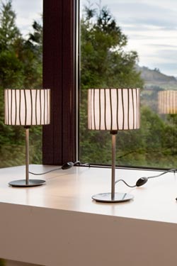 Curvas table lamp in white glass. Arturo Alvarez. 