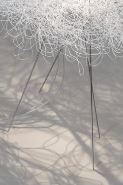 Pili lampe de table blanche comme un nuage . Arturo Alvarez. 