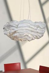 Suspension fleur de tissu plissé blanc Nevo. Arturo Alvarez. Suspension fleur de tissu plissé blanc Nevo. Arturo Alvarez.