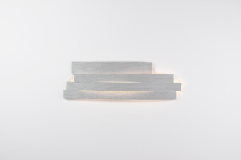 Li long wall lamp in gray pressed cellulose. Arturo Alvarez. 
