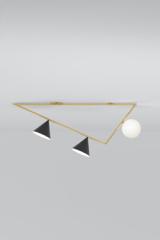 Suspension Triangle en laiton brossé 3 lumières. Atelier Areti. Suspension Triangle en laiton brossé 3 lumières. Atelier Areti.