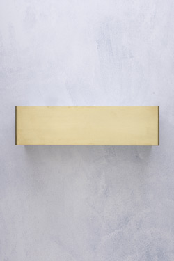 Applique rectangulaire en métal doré Linear. AXIS71. 