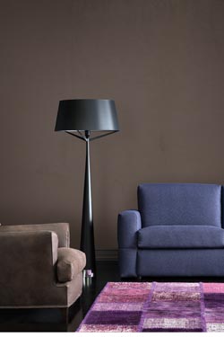 Grand lampadaire contemporain en métal noir S71 . AXIS71. 