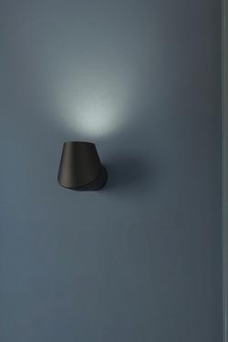 Vital petit plafonnier orientable noir. AXIS71. 