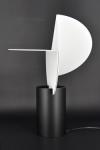 Lampe de table Design en métal noir et blanc Ala. AXIS71. 
