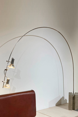 Lampadaire arc en aluminium gris Années 70 Arco. AXIS71. 