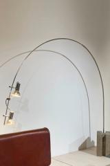 Lampadaire arc en aluminium gris Années 70 Arco. AXIS71. Lampadaire arc en aluminium gris Années 70 Arco. AXIS71.