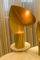 Lampe de table Design années 70 dorée Ala. AXIS71. Lampe de table Design années 70 dorée Ala. AXIS71.