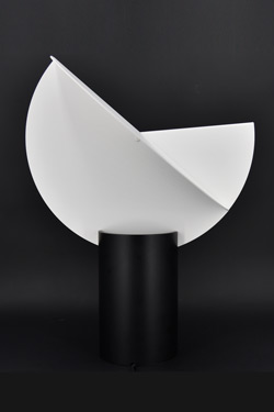 Design table lamp in black and white metal Ala. AXIS71. 