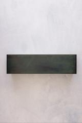 Linear rectangular wall lamp in raw metal. AXIS71. 