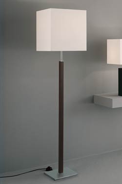 Floor lamp in walnut, chromed metal and white chintz. Baulmann Leuchten. 