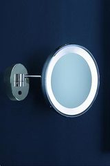 Miroir grossissant et lumineux rond. Baulmann Leuchten. Miroir grossissant et lumineux rond. Baulmann Leuchten.