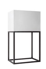 Lampe de table polygone en laiton L177. Casadisagne. Lampe de table polygone en laiton L177. Casadisagne.
