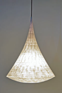 Arabesque suspension conique en papier japonais petit modèle. Céline Wright. 