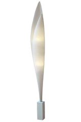 Envol floor lamp in double wing of Japanese paper. Céline Wright. Envol floor lamp in double wing of Japanese paper. Céline Wright.