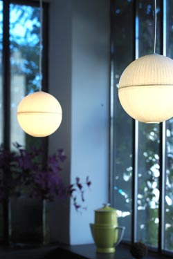 Cristal B suspension boule en papier japonais. Céline Wright. 