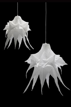 Volubile suspension grand modèle en papier froissé. Charlot&Cie. 