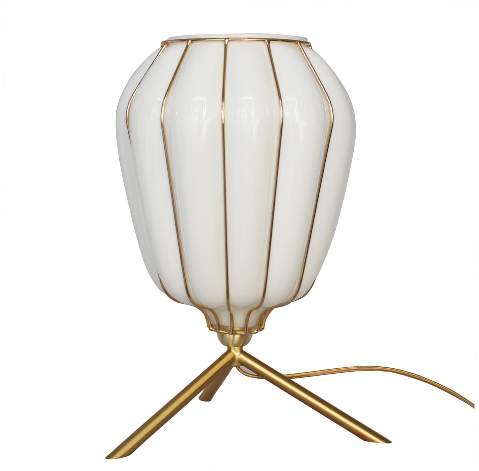 Selene lampe de table lanterne verre opale blanc et laiton brossé . Concept Verre. 