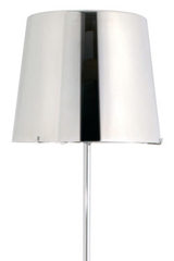 Single lampadaire chromé avec verrerie métallisée. Concept Verre. Single lampadaire chromé avec verrerie métallisée. Concept Verre.