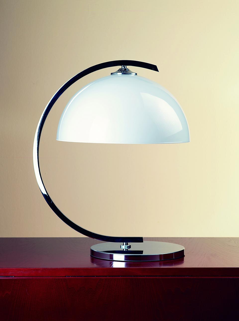 Chromeand opal glass desk lamp . Contract&More. 