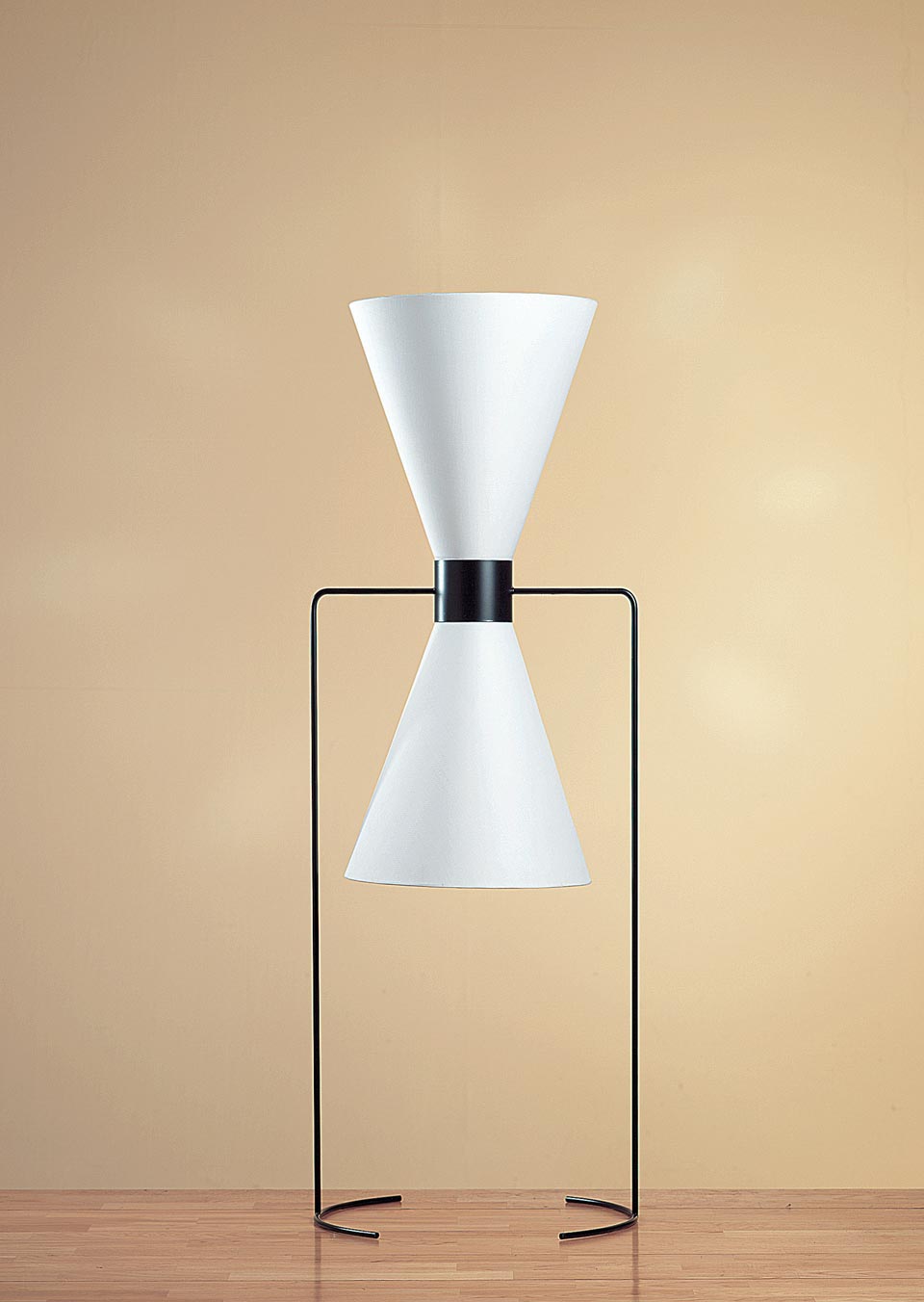 Small black and white design floor lamp. Contract&More. 
