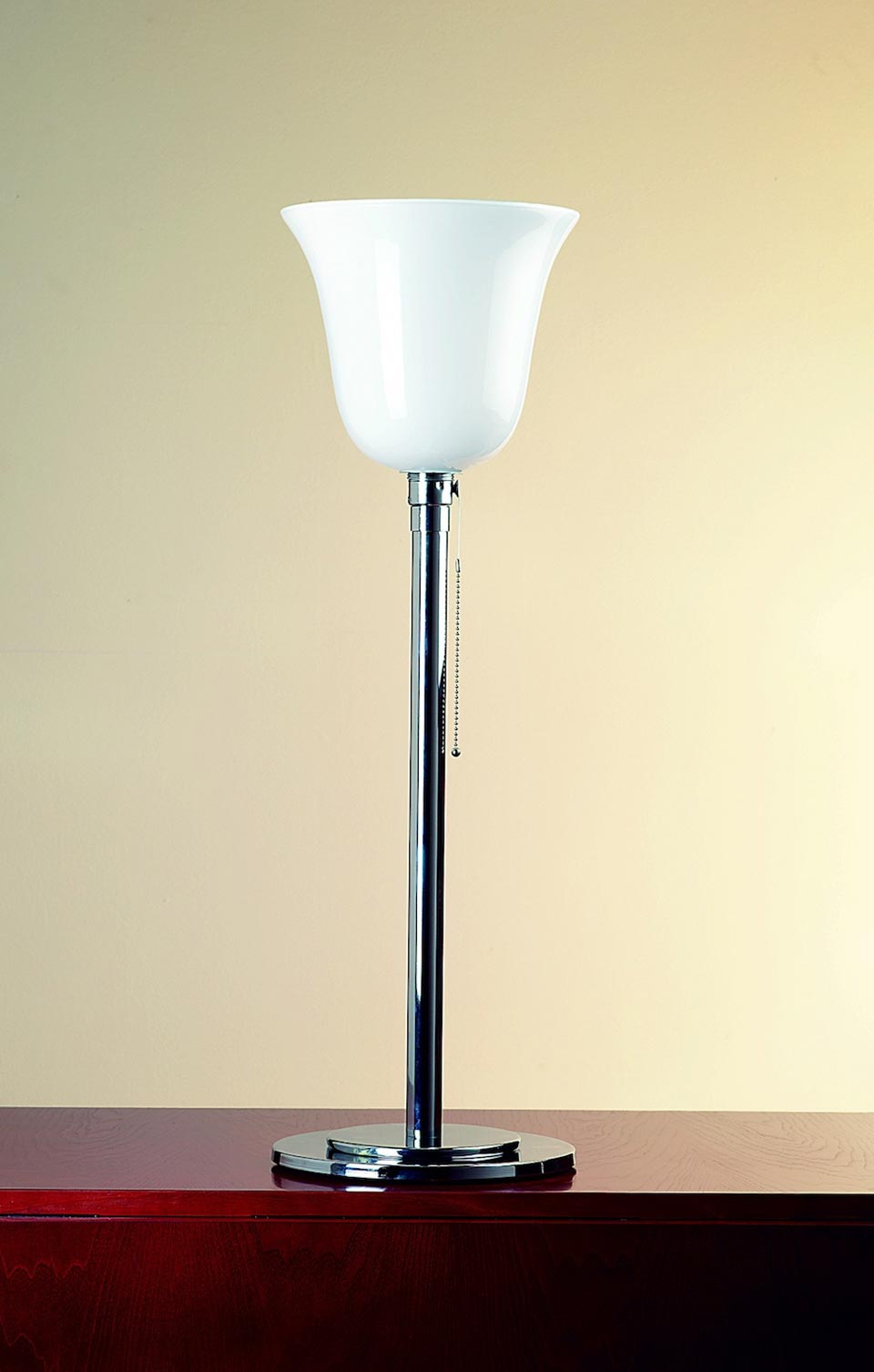 Lampe de table tulipe blanche. Contract&More. 