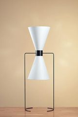 Petit lampadaire Design noir et blanc. Contract&More. Petit lampadaire Design noir et blanc. Contract&More.