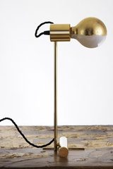 Minimalist golden table lamp. Contract&More. Minimalist golden table lamp. Contract&More.