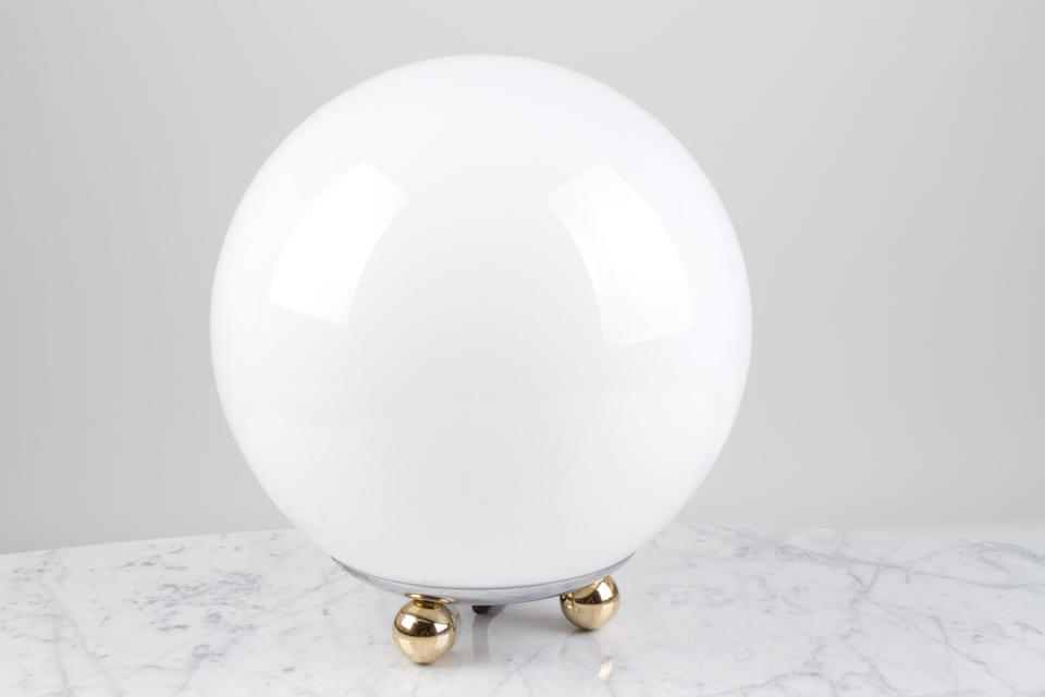 White glass ball table lamp on 3 small ball feet. Contract&More. 