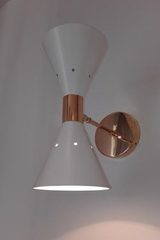 Lacquered white double cone wall light. Contract&More. Lacquered white double cone wall light. Contract&More.