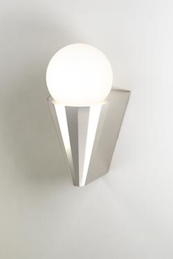 Cornet applique de salle de blanc boule blanche et nickel poli. CVL Luminaires. 