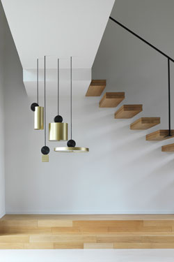 Wide suspension Calée V4 minimalist in brass and polycarbonate. CVL Luminaires. 