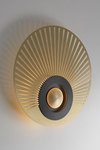 Applique Earth-Radian, disque, excentrée, laiton satiné et graphite. CVL Luminaires. 