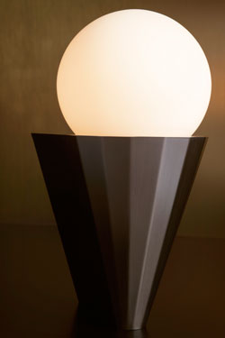 Cornet applique rétro de salle de bain en cône couleur graphite. CVL Luminaires. 