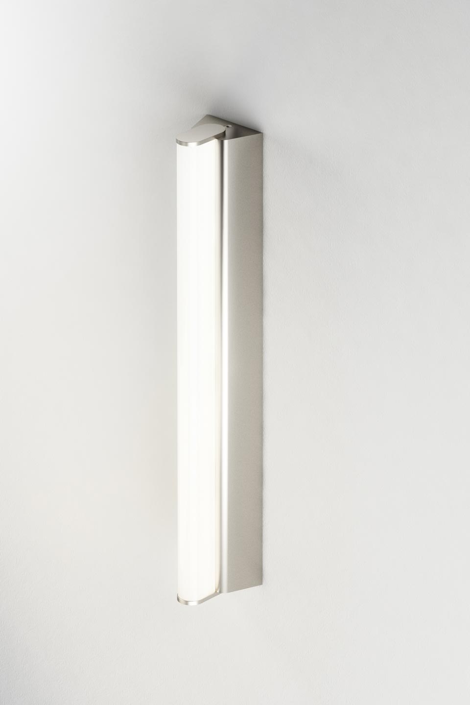 IP Metrop applique de salle de bain en nickel satiné 32,5 cm. CVL Luminaires. 