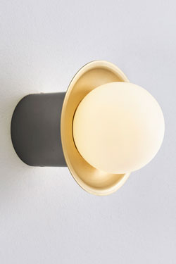 Janed petite applique rétro dorée et noire. CVL Luminaires. 