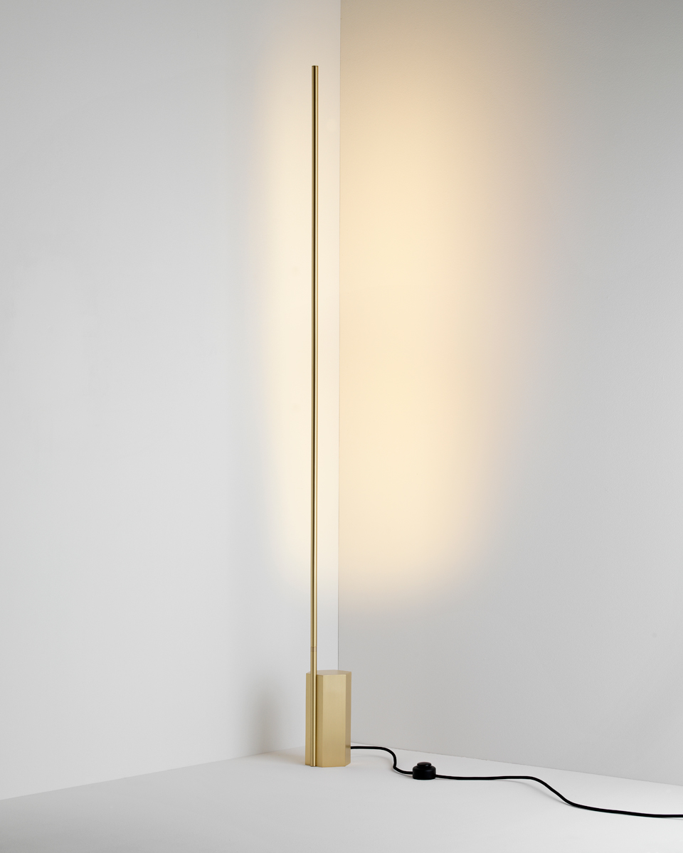 LINK lampadaire ultra-design, base hexagonale et éclairage LED. CVL Luminaires. 